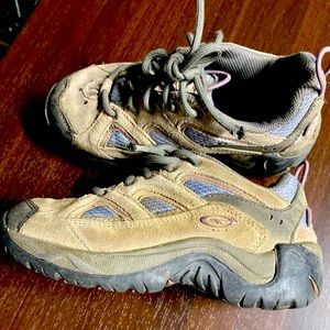 Hi-Tec Kids Hiking Boots Size 2.5